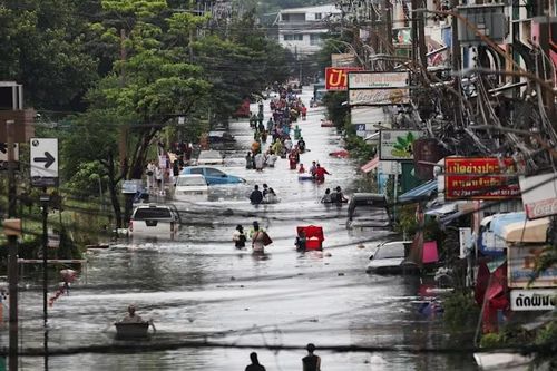 Thái Lan chìm trong lũ: 1,7 triệu người bị ảnh hưởng, 8 người thiệt mạng