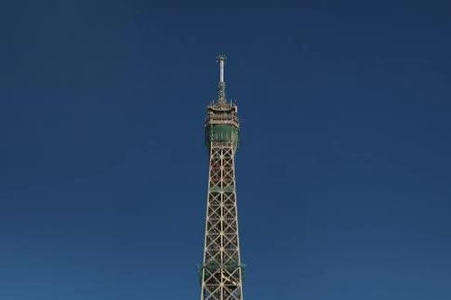 Giám đốc công ty quản lý Tháp Eiffel sẽ từ chức sau tranh cãi điều chuyển nhân viên nữ