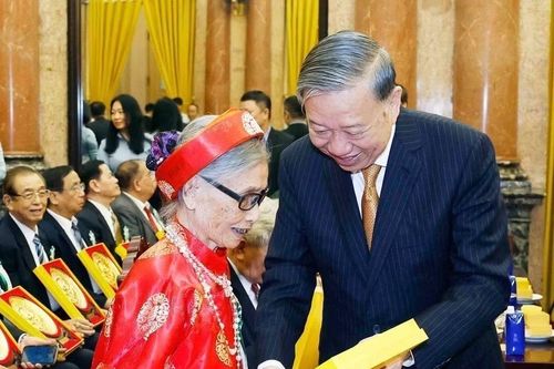 Người cao tuổi Việt Nam: Gương sáng cho các thế hệ kế tục và noi theo