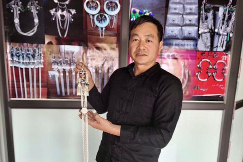 Lai Châu: Giữ nghề bạc truyền thống, tạo sinh kế bền vững