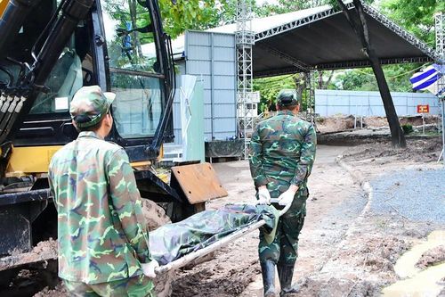Tìm thấy thêm nhiều hài cốt liệt sĩ tại Công viên Lê Thị Riêng
