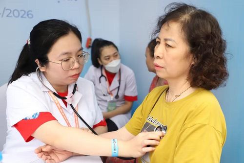 Bộ Y tế yêu cầu đẩy mạnh khám sức khỏe định kỳ, lập hồ sơ điện tử cho người cao tuổi
