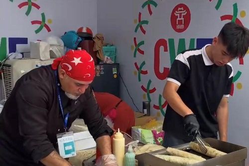 Ngày thứ 3 Lễ hội Văn hóa thế giới tại Hà Nội: Nhộn nhịp không khí lễ hội đa sắc màu