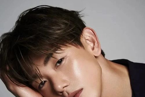 'Liệu đây có phải là sự cô đơn?' của 'bạn trai quốc dân' Eric Nam