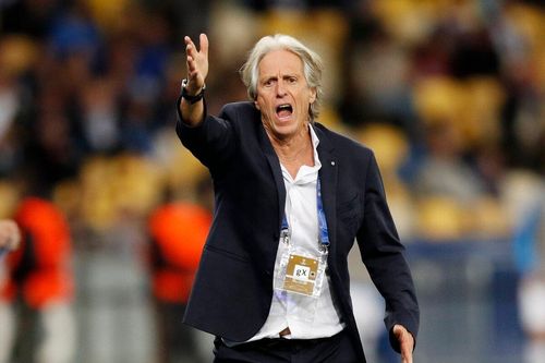 Bị hỏi xoáy về Ronaldo, HLV Jorge Jesus nổi cáu: 'Tôi không xin lỗi ai cả'