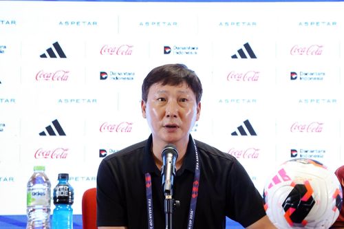 Trực tiếp họp báo Việt Nam vs Malaysia: HLV Kim Sang-sik xin lỗi