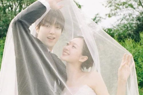 Mạng xã hội ngập tràn hình ảnh cặp đôi Lee Yu Jin và Cha Kyung Eun