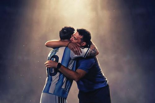 HLV Scaloni khóc chia tay Messi, úp mở tương lai với Argentina
