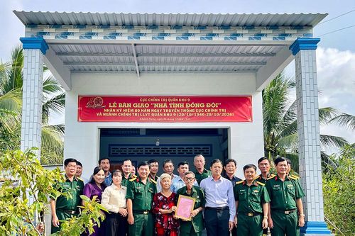 Quân khu 9 trao 4 căn nhà, 250 suất quà tại Khánh Hưng