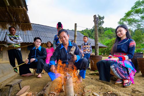 Tôn vinh bản sắc văn hóa dân tộc Mông