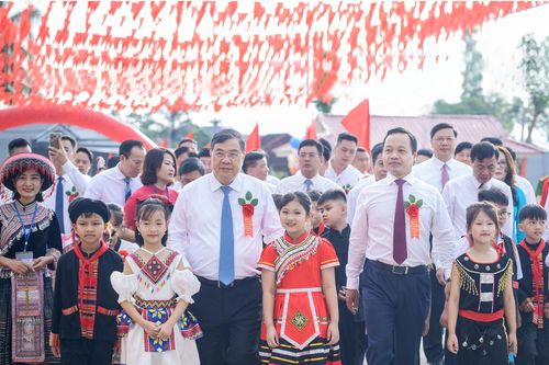 Đảng dẫn lối soi đường