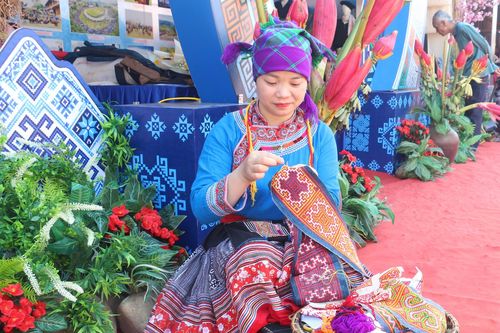 Sắc màu văn hóa Mông – Thống nhất trong đa dạng