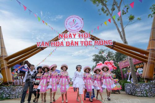 Sắc màu văn hóa Mông hội tụ giữa lòng Điện Biên