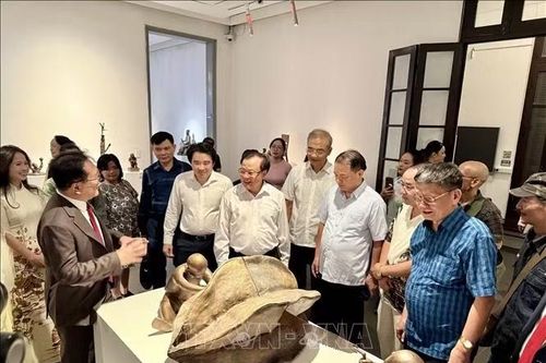 Nhỏ to chuyện đời qua các tác phẩm điêu khắc