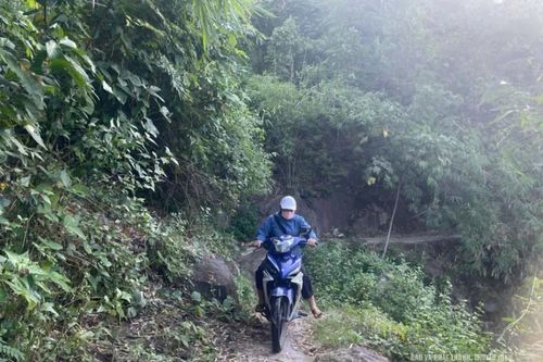 Trở về gieo mầm tri thức cho bản làng