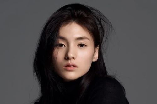 'Mỹ nhân' Kim Yong Ji bất ngờ đám cưới, mang thai khiến fan 'sốc' vì 'chưa từng có tin đồn hẹn hò mà'