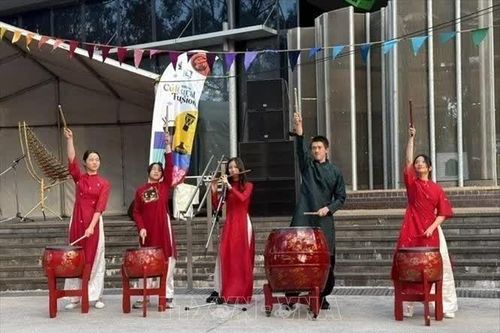 Tôn vinh tiếng Việt: Kiều bào tại Australia thắp lửa yêu thương nơi xứ người