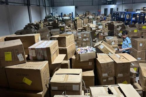 Phát hiện hơn 233.000 sản phẩm mỹ phẩm trôi nổi, trị giá hơn 10 tỷ đồng