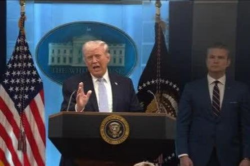 Tổng thống Trump phát tín hiệu cứng rắn với Houthi giữa sức ép bầu cử giữa nhiệm kỳ và giá dầu