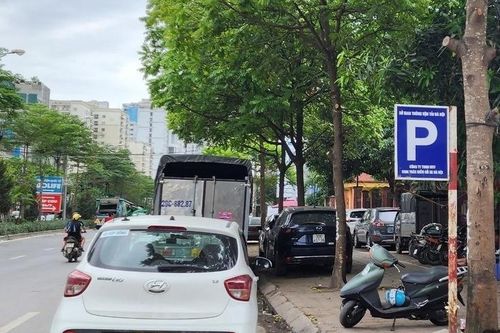 Hà Nội tăng phí trông giữ xe, 12 tuyến phố có giá gửi ô tô 50 nghìn đồng/giờ