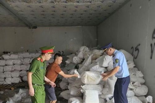 Phát hiện, tạm giữ số lượng lớn chân gà không có hóa đơn, chứng từ hợp pháp