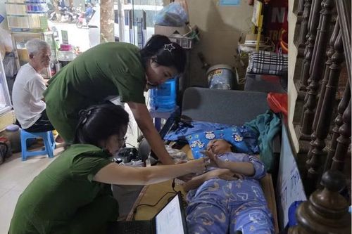 Tuổi trẻ Công an phường Long Biên xung kích lấy mẫu ADN lưu động