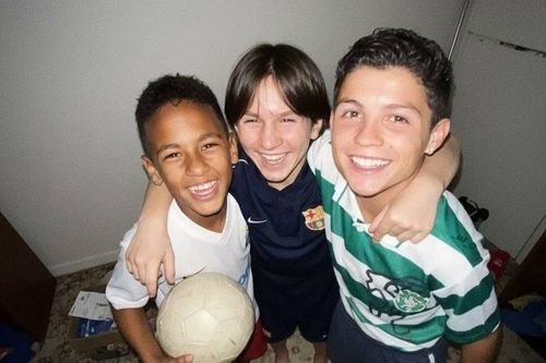 Tuổi thơ dữ dội của Messi, Ronaldo