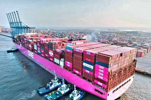 Siêu tàu container 360m cập Cảng Container Quốc tế Tân Cảng Hải Phòng