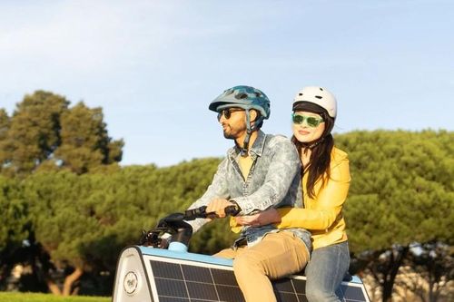 Thị trường xe điện tuần qua: Ra mắt mẫu xe máy điện tự sạc bằng năng lượng mặt trời