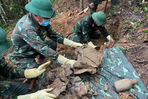 Sư đoàn 10 (Quân đoàn 34) quy tập được một bộ hài cốt liệt sĩ tại xã Đăk Pét (tỉnh Quảng Ngãi)