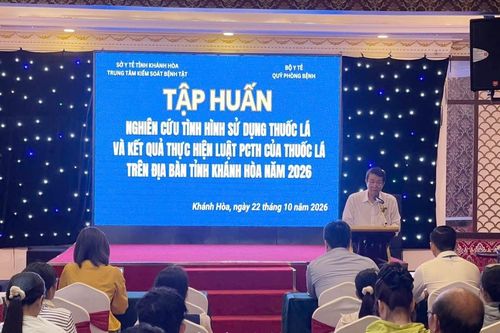 Tập huấn về nghiên cứu tình hình sử dụng thuốc lá cho 64 cán bộ y tế các xã, phường