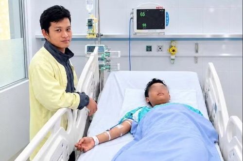 15 phút ép tim tại chỗ cứu bé trai bị sét đánh ngừng tim