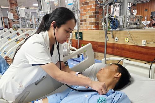 Các nạn nhân ngộ độc khí clo điều trị tại Bạch Mai qua nguy kịch, sắp xuất viện