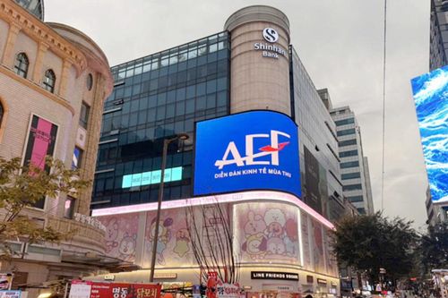 Diễn đàn Kinh tế Mùa thu xuất hiện trên màn hình giữa Seoul, Hàn Quốc