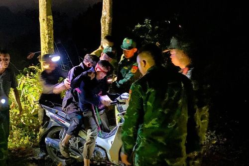 Tìm thấy người dân bị lạc trong rừng sâu khi đi lấy củi