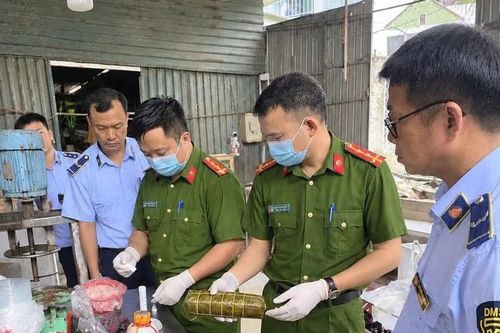 Một cơ sở sản xuất chả ở phường Đông Hà bị phát hiện sử dụng hàn the trong chế biến