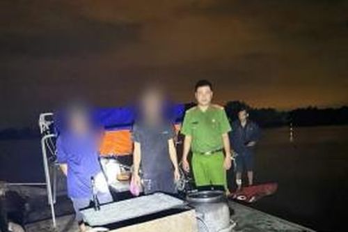 Đồng Tháp: Phát hiện ghe chở 8 m³ cát không rõ nguồn gốc