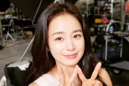'Người phụ nữ đẹp nhất Hàn Quốc' Kim Tae Hee trở lại Instagram sau 14 tháng
