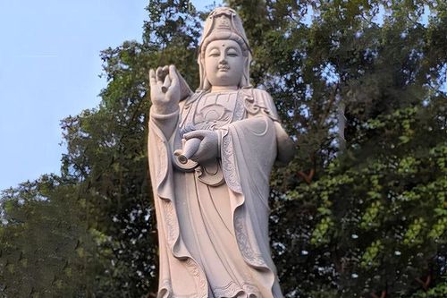 Người tù cầu nguyện đức Bồ tát Quán Thế Âm