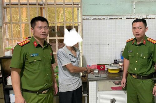 Bắt đối tượng tàng trữ 27 gói ma túy