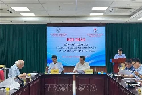 Đề xuất công cụ bảo vệ người lao động trong bối cảnh phát triển mới