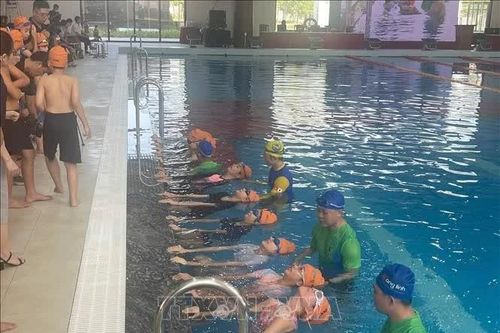 Chuyên gia Nhật Bản hướng dẫn kỹ năng phòng, chống đuối nước cho thanh thiếu nhi Hà Nội