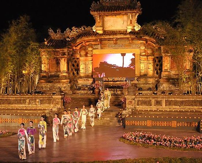  Lễ hội Áo dài Huế 