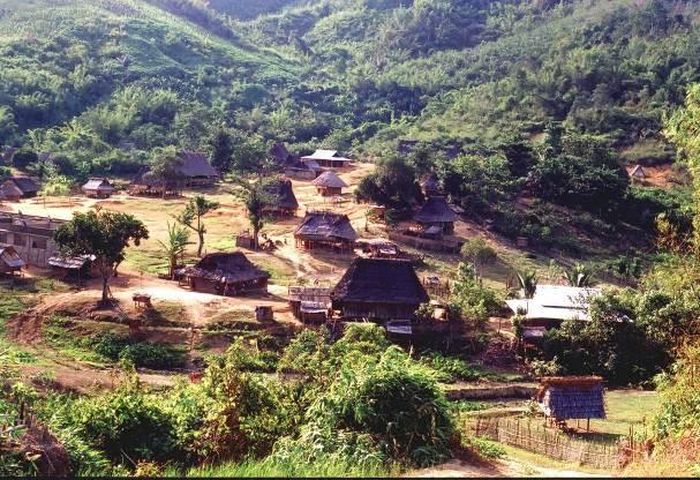 Làng người Cơ Tu ở huyện Tây Giang, Quảng Nam. Ảnh Bảo Đàn.