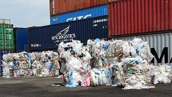 Một vụ nhập khẩu "rác" do Cục Hải quan TP.HCM phát hiện. (Ảnh: Internet)
