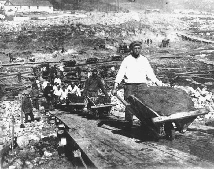 Vorovsky Mir là băng đảng khét tiếng thời Liên Xô. Nhóm này gồm các phần tử ô hợp như kẻ trộm, kẻ cướp, sát nhân. Chúng hợp thành một nhóm để bảo vệ lẫn nhau. 