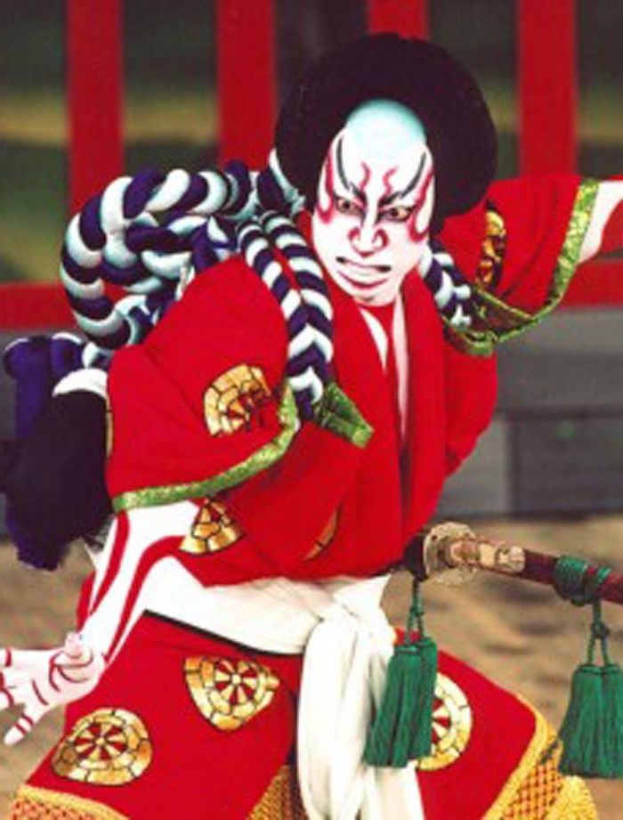 Những thành viên trong băng nhóm Kabuki-mono thường dùng tiếng lóng để trao đổi thông tin với nhau. Băng đảng này được cho là tổ chức có lòng trung thành cao. Những thành viên trong băng đều sẵn sàng hy sinh bản thân và gia đình mình để bảo vệ đồng đảng. 