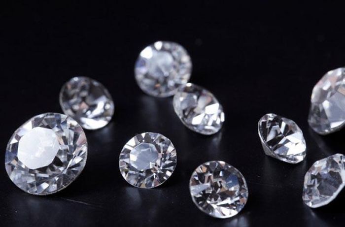 Địa bàn hoạt động của những nữ tướng cướp này là những khu vực xung quanh Thủ đô London, Anh. Đứng đầu băng đảng này là một người phụ nữ được biết đến với cái tên Maggie Hill. 