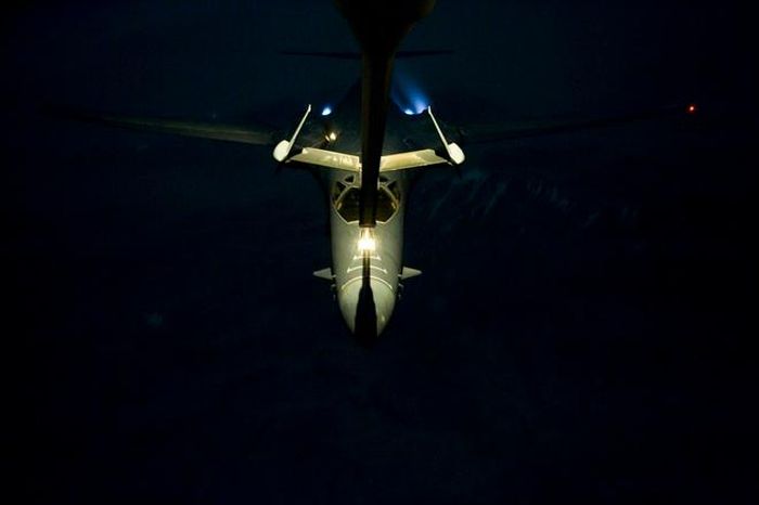 Việc tiếp nhiên liệu cho B-1 Lancer có thể được tiến hành bất kể ngày đêm.