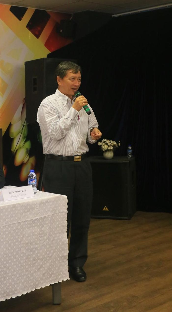  Ông Chiêm Thành Long – Giám đốc Làng du lịch Bình Quới, người nhiều năm nghiên cứu về món ăn Việt. Ông thường đi khắp mọi miền đất nước đề thưởng thức các món ăn đặc sắc của quê hương. 